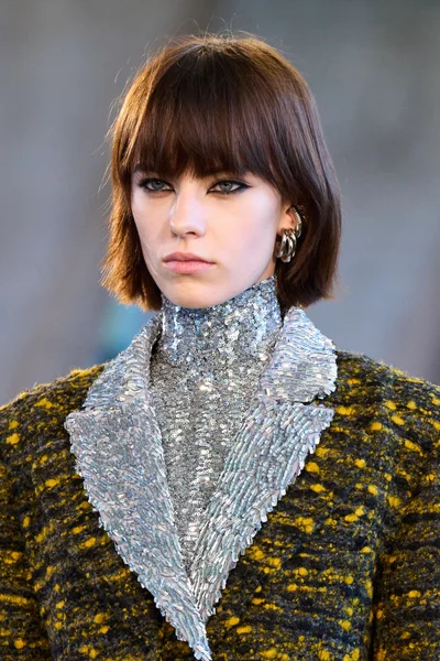 Look 30